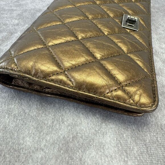 CHANEL Metallic Aged Calfskin Quilted Reissue Yen Wallet Bronze - Picture 6 of 14
